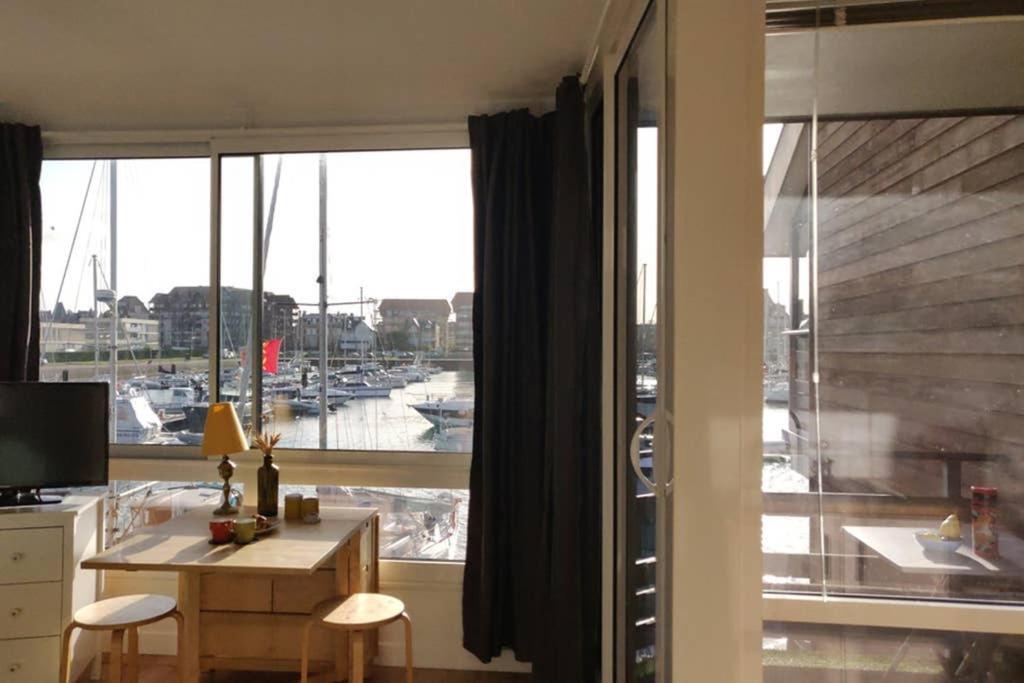 Le Loft-Boat Apartment Довил Екстериор снимка